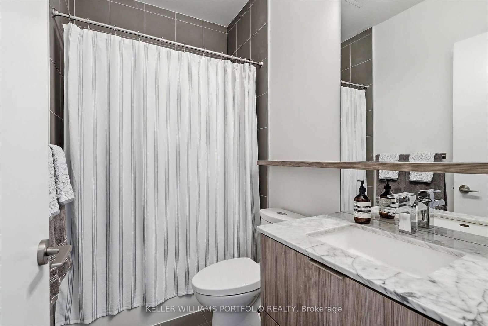 6 Parkwood Avenue, Unit 516 thumbnail 26