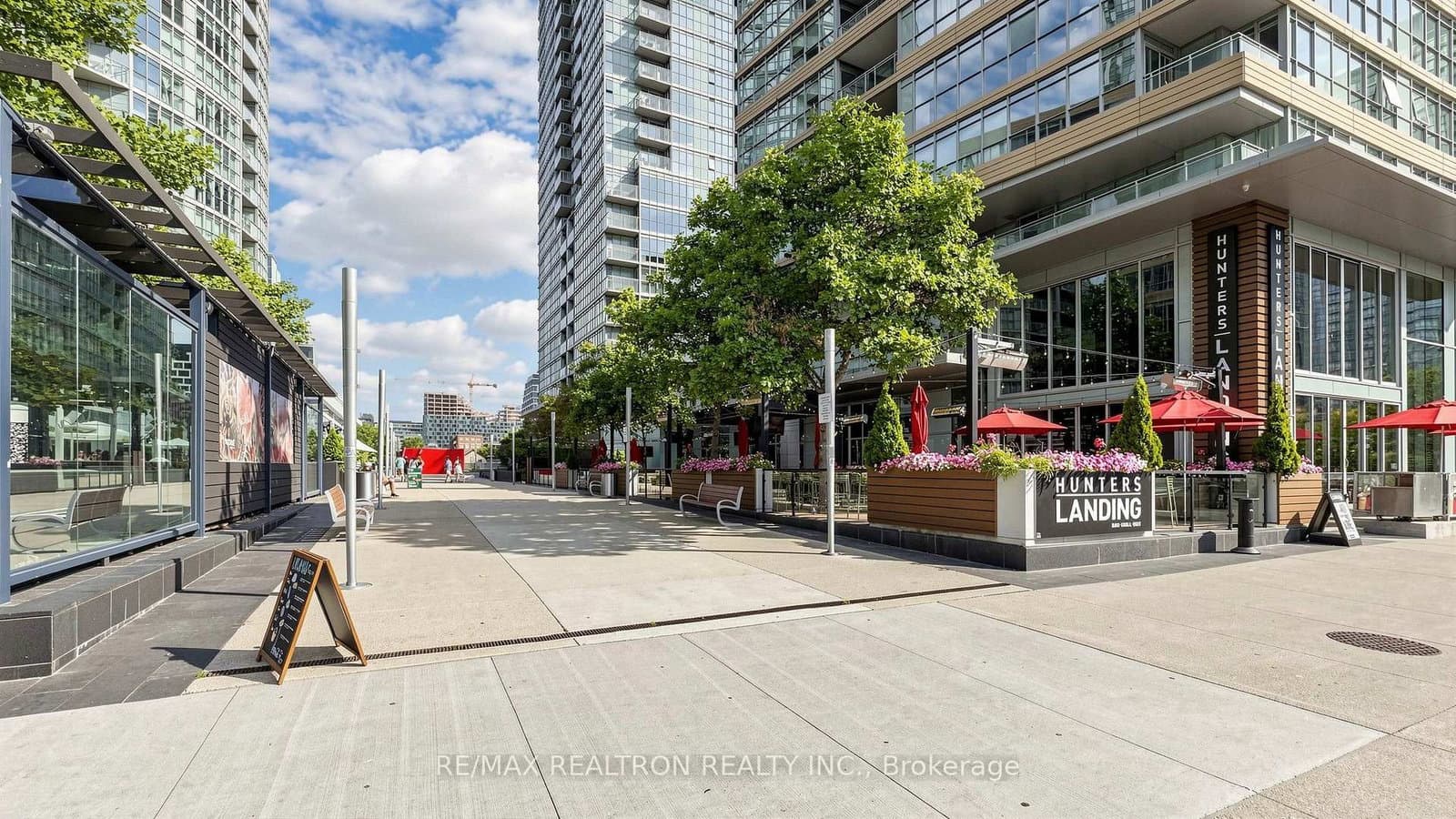 102 Fort York Boulevard thumbnail 3