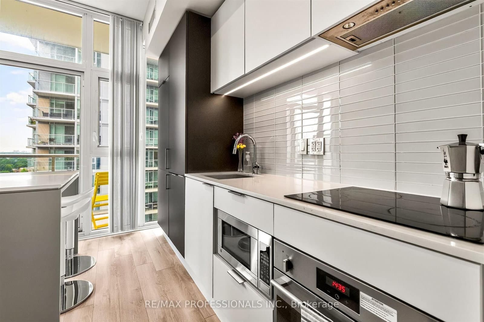 33 Helendale Avenue, Unit 1102 thumbnail 11