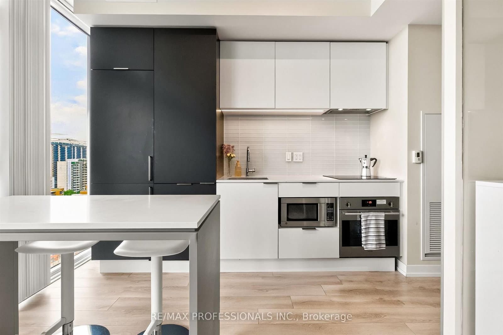 33 Helendale Avenue, Unit 1102 thumbnail 12
