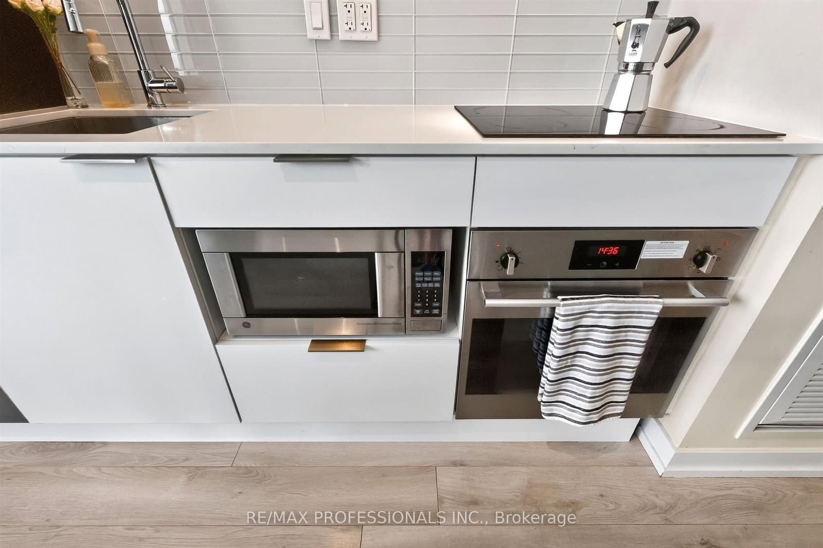 33 Helendale Avenue, Unit 1102 thumbnail 14