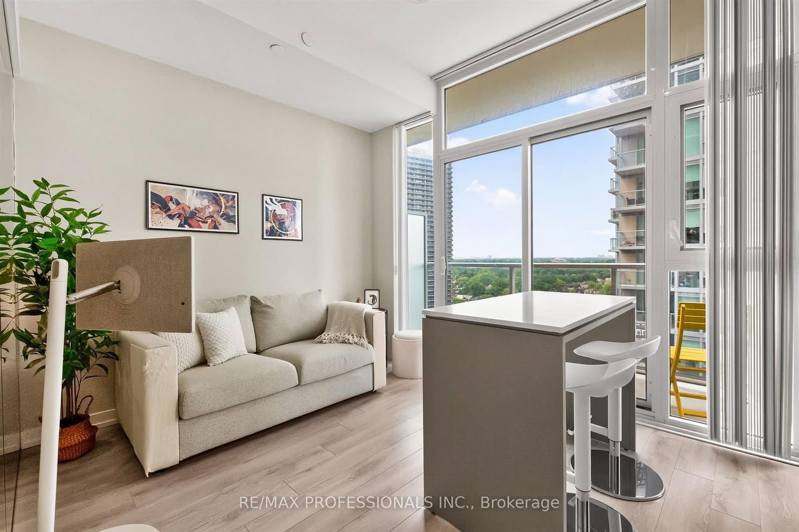 33 Helendale Avenue, Unit 1102 thumbnail 15