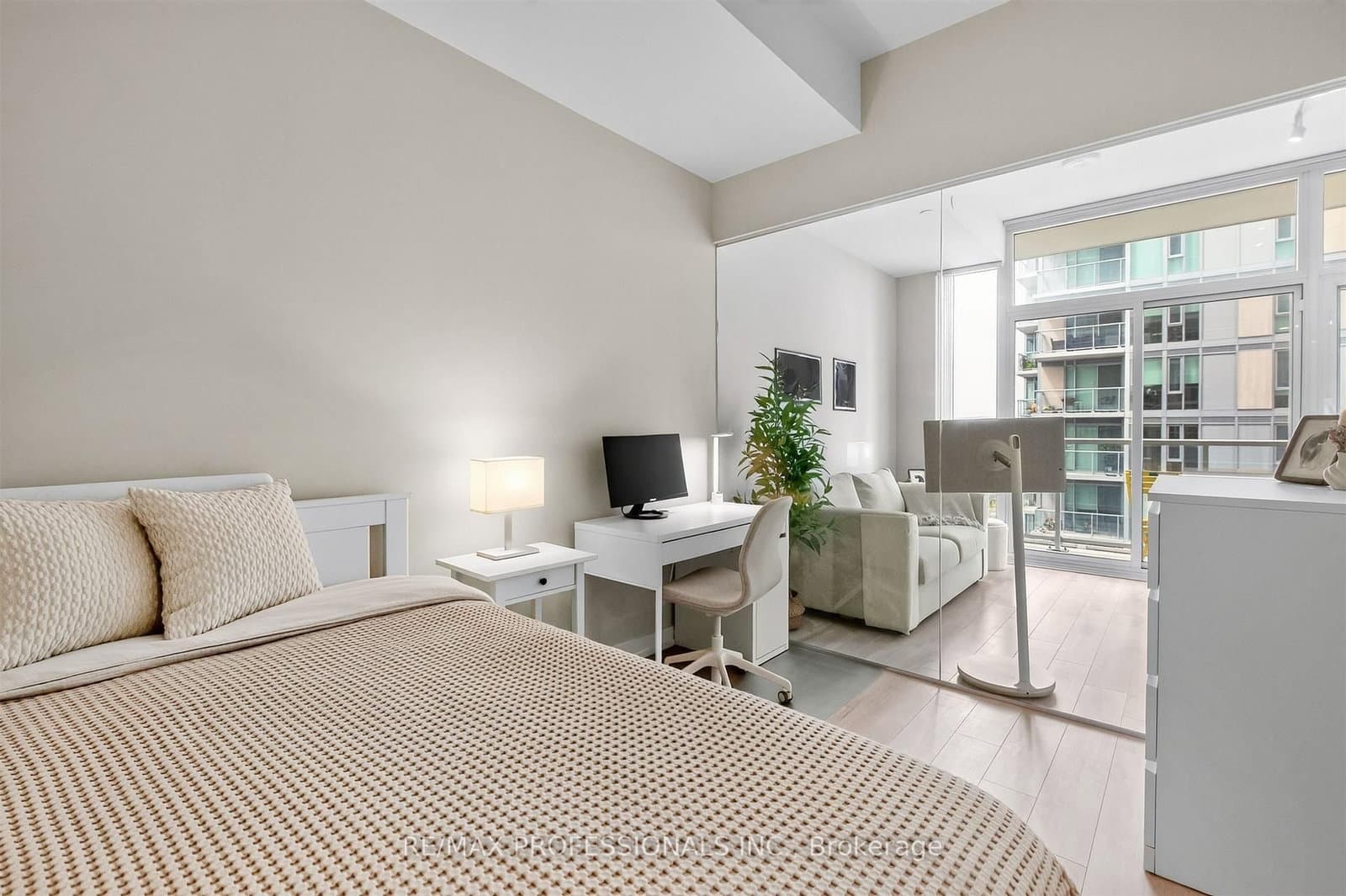 33 Helendale Avenue, Unit 1102 thumbnail 21