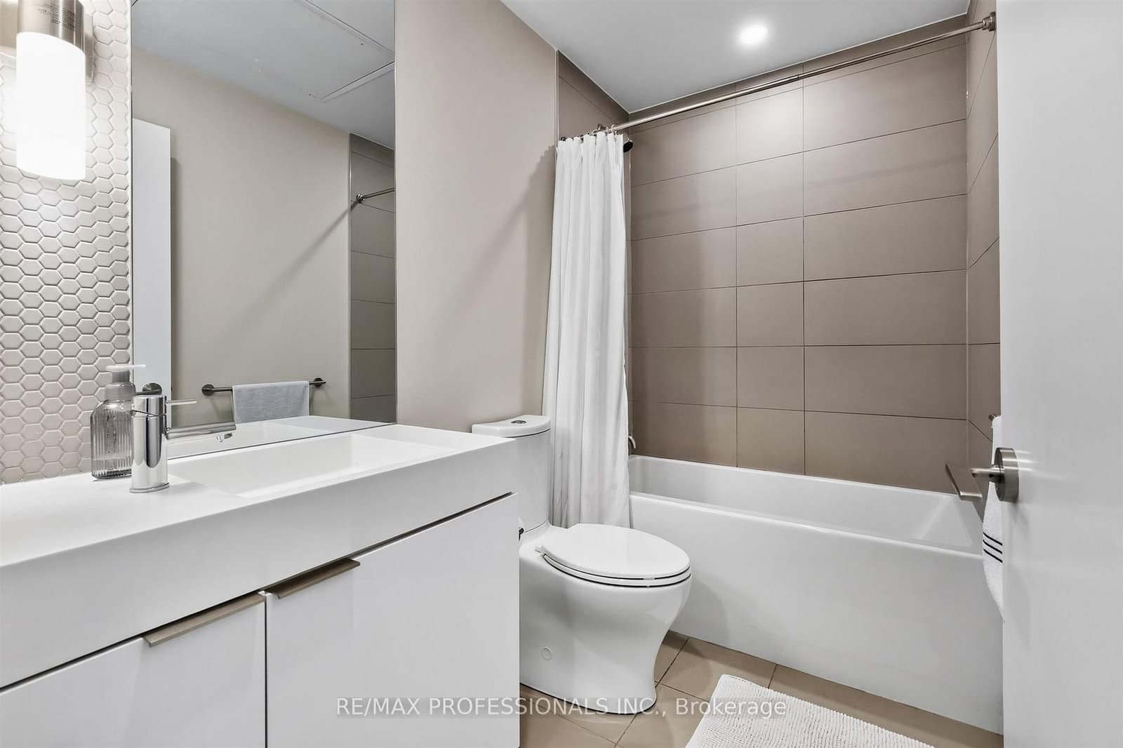 33 Helendale Avenue, Unit 1102 thumbnail 24
