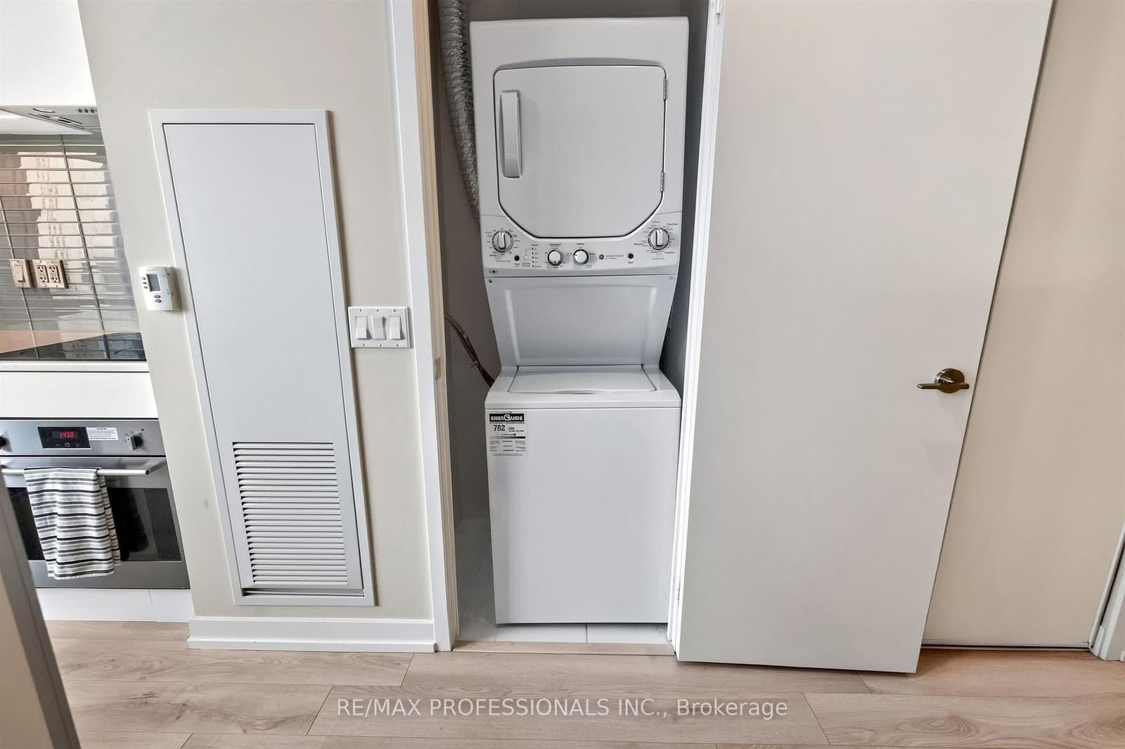 33 Helendale Avenue, Unit 1102 thumbnail 26