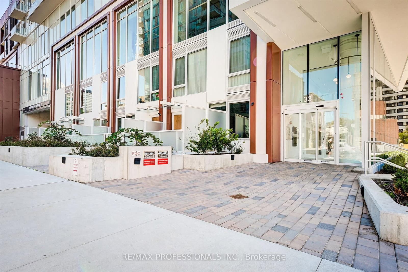 33 Helendale Avenue, Unit 1102 thumbnail 4