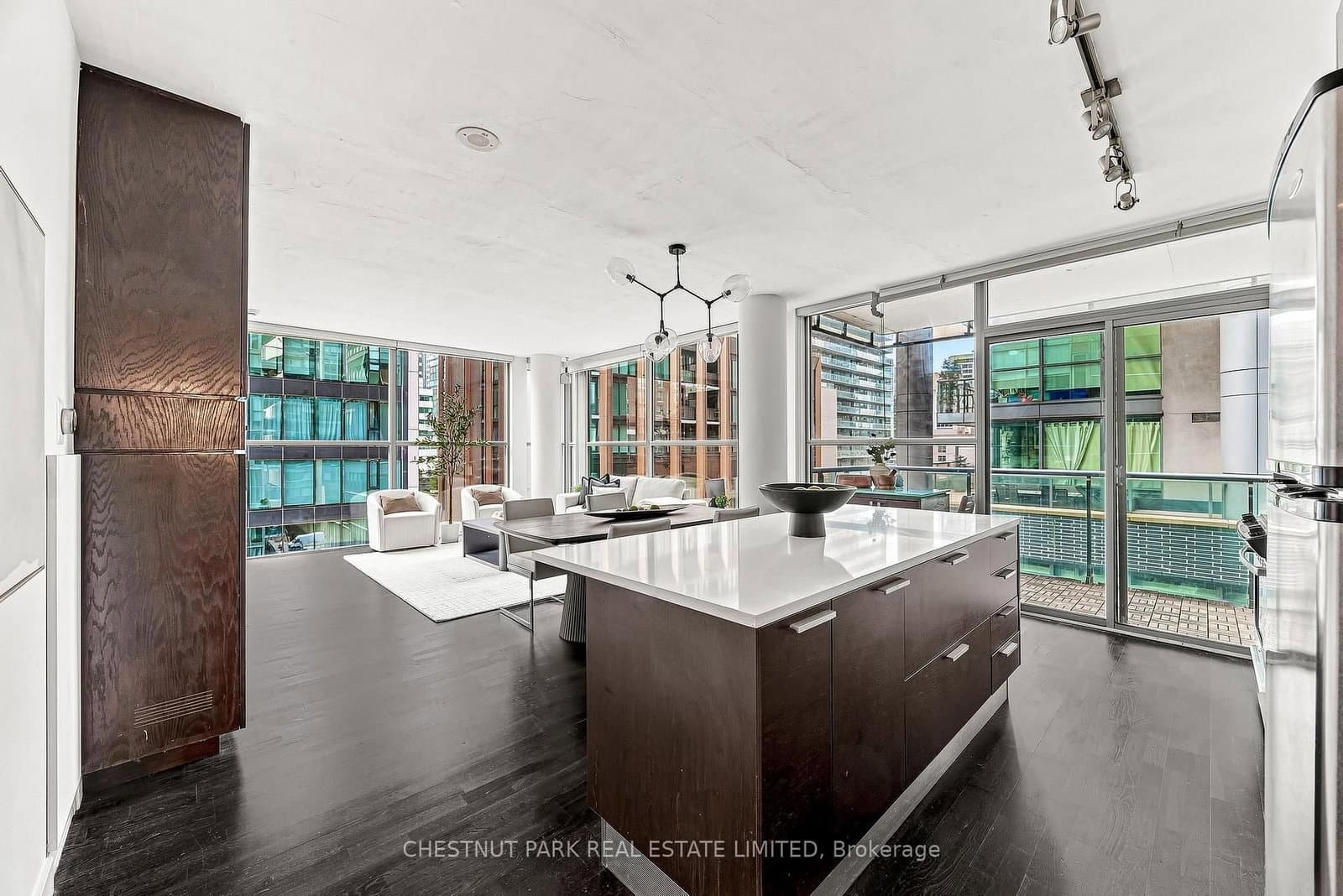 25 Oxley Street, Unit 611 thumbnail 9
