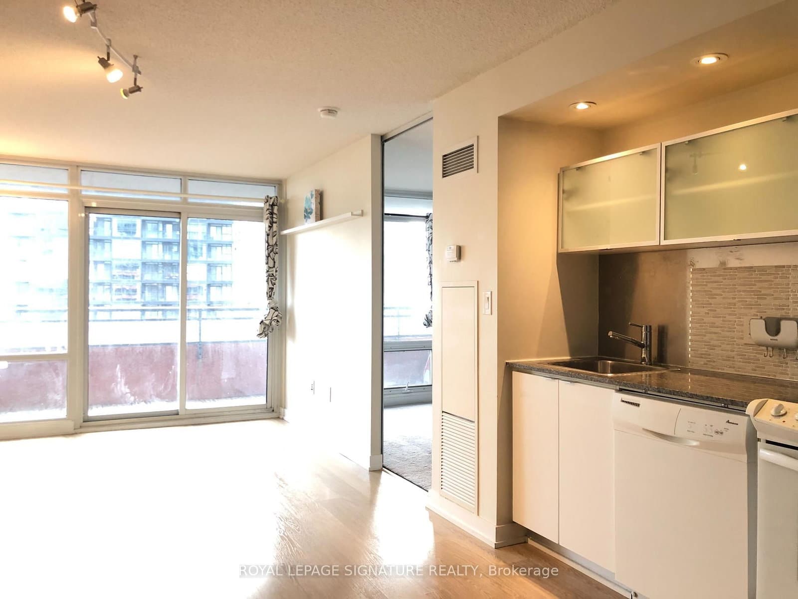4K Spadina Avenue, Unit 1121 thumbnail 2
