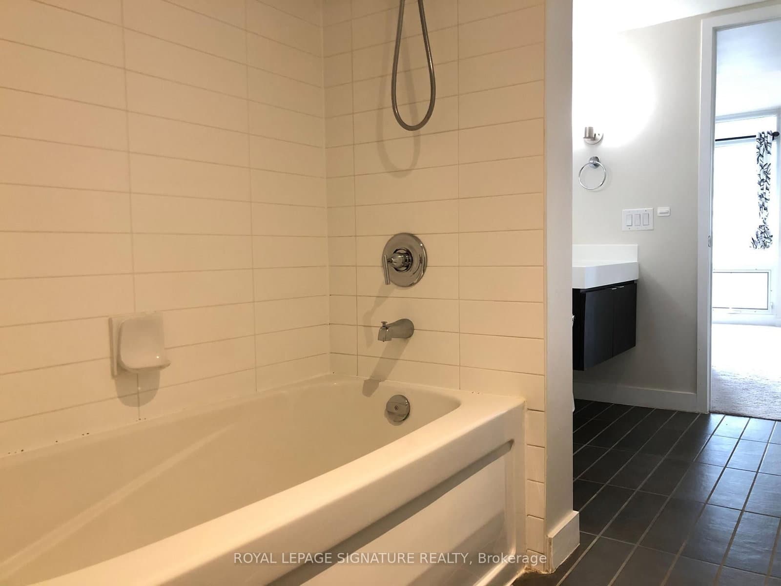 4K Spadina Avenue, Unit 1121 thumbnail 8