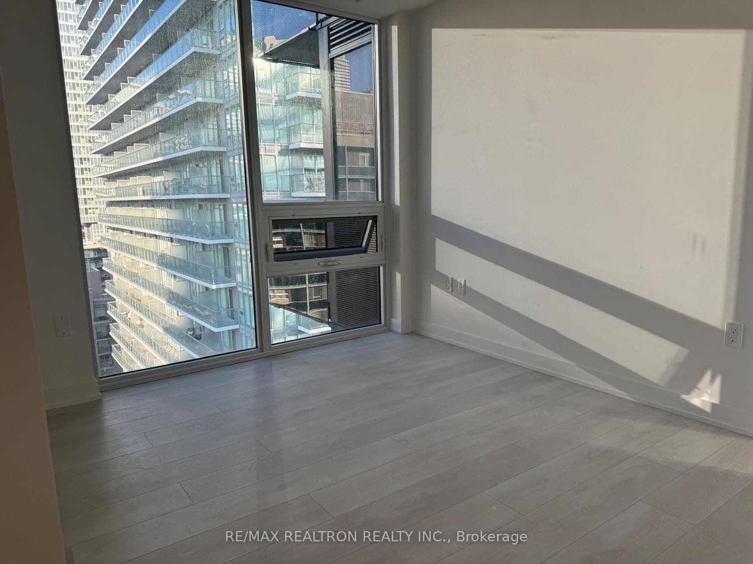 127 Broadway Avenue, Unit 1402 thumbnail 11