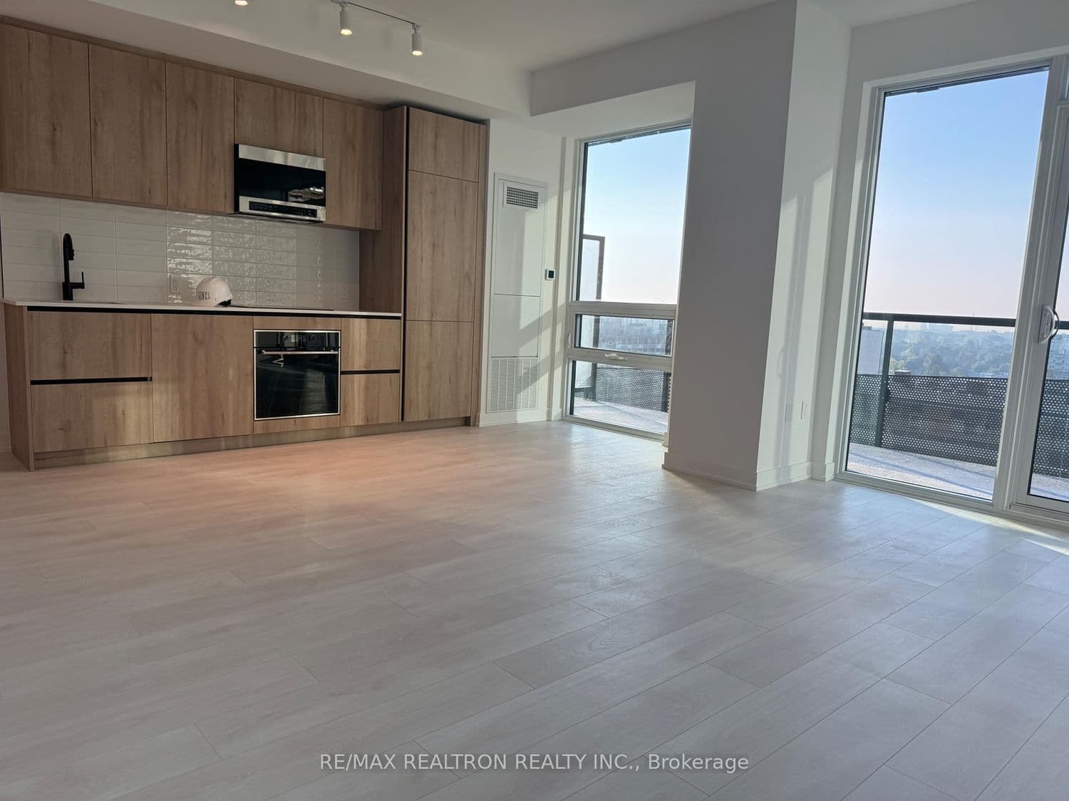 127 Broadway Avenue, Unit 1402 thumbnail 7