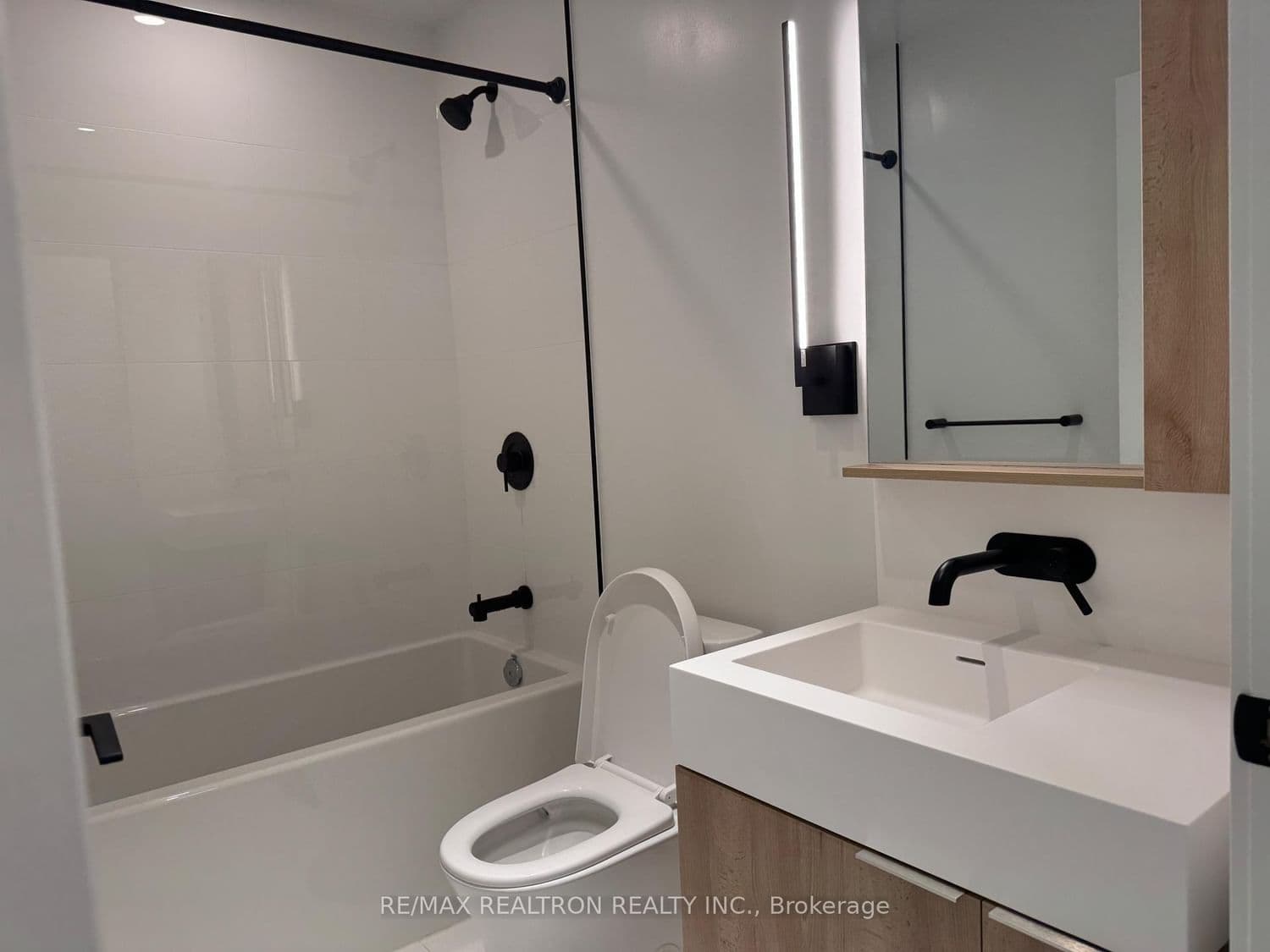 127 Broadway Avenue, Unit 1402 thumbnail 8