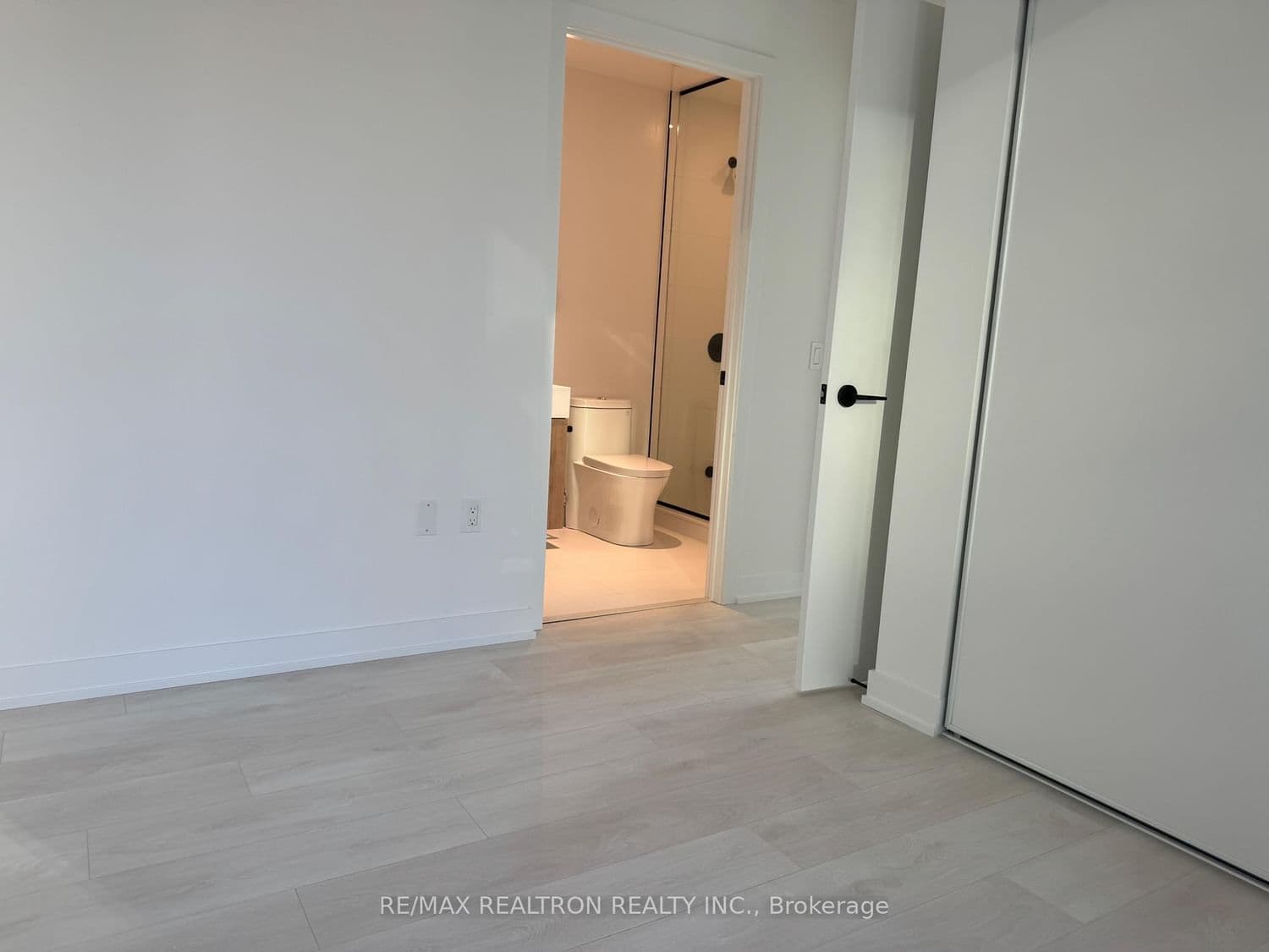 127 Broadway Avenue, Unit 1402 thumbnail 9