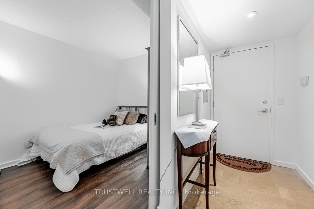 208 Queens Quay W, Unit 511 thumbnail 16