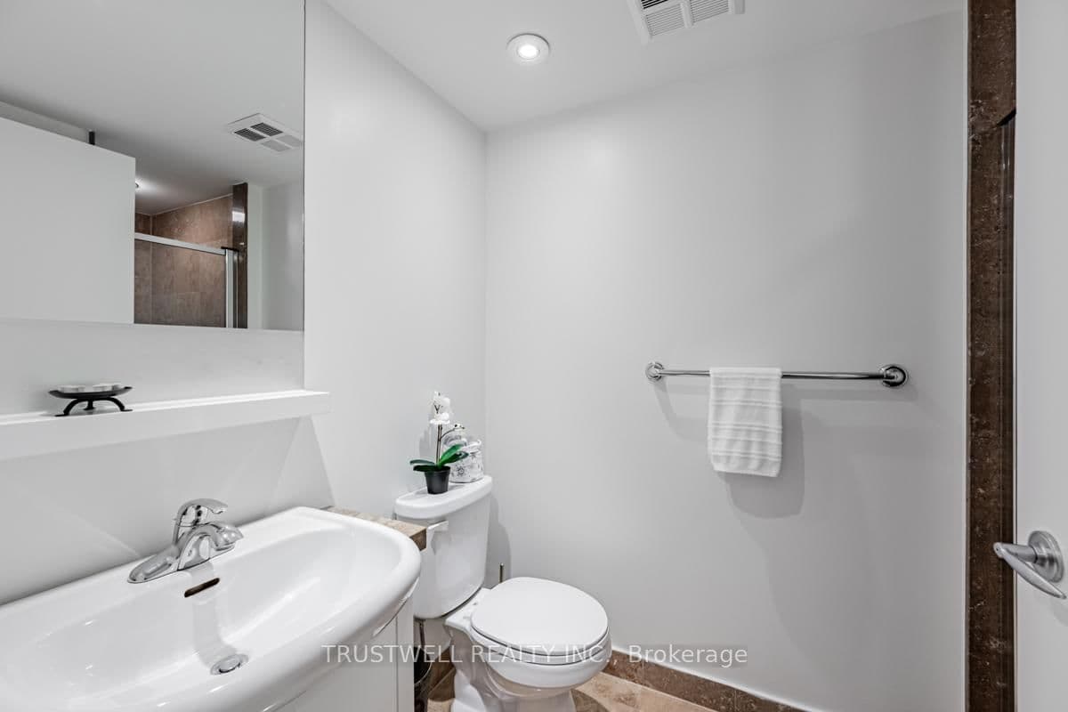 208 Queens Quay W, Unit 511 thumbnail 19