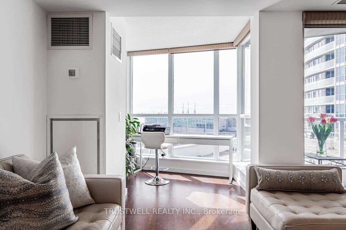 208 Queens Quay W, Unit 511 thumbnail 3