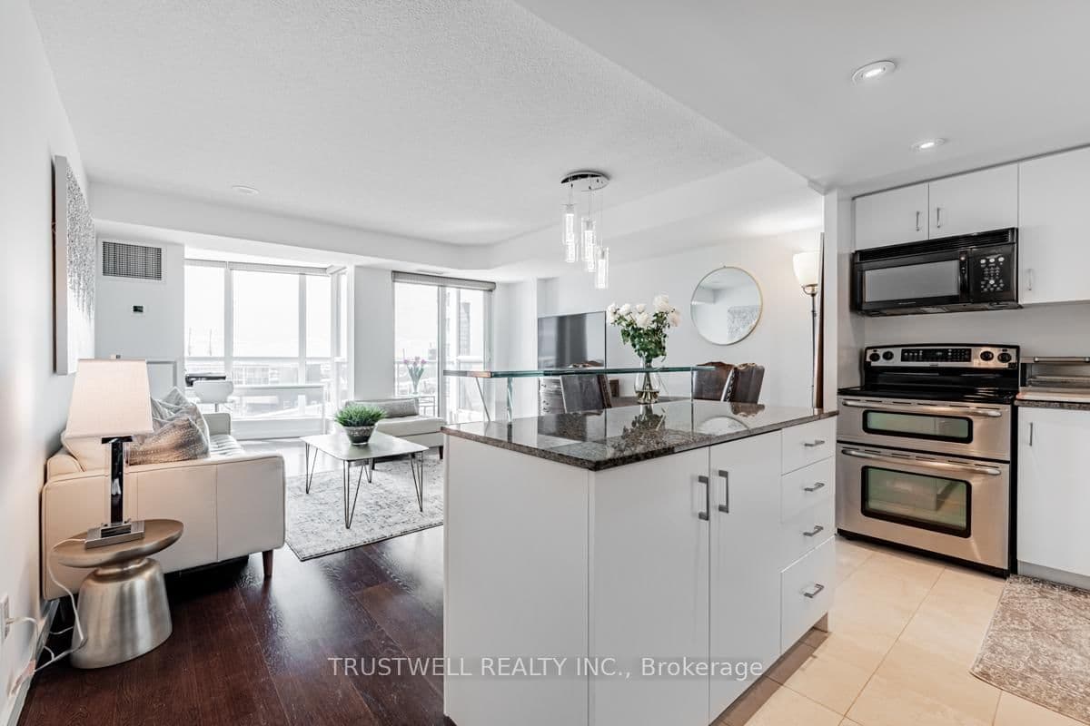 208 Queens Quay W, Unit 511 thumbnail 6