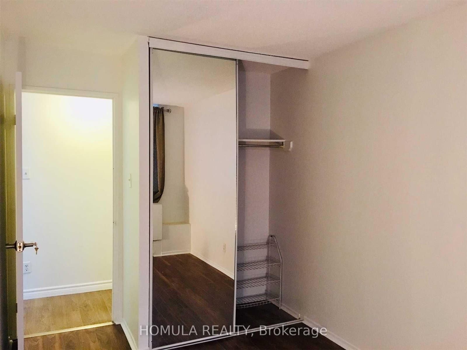 250 Jarvis Street, Unit 101 thumbnail 4