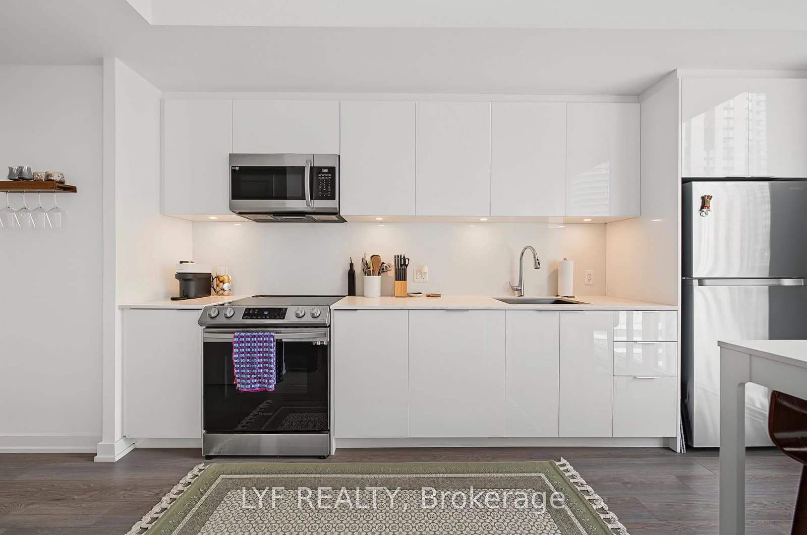 357 King Street W, Unit 2403 thumbnail 10
