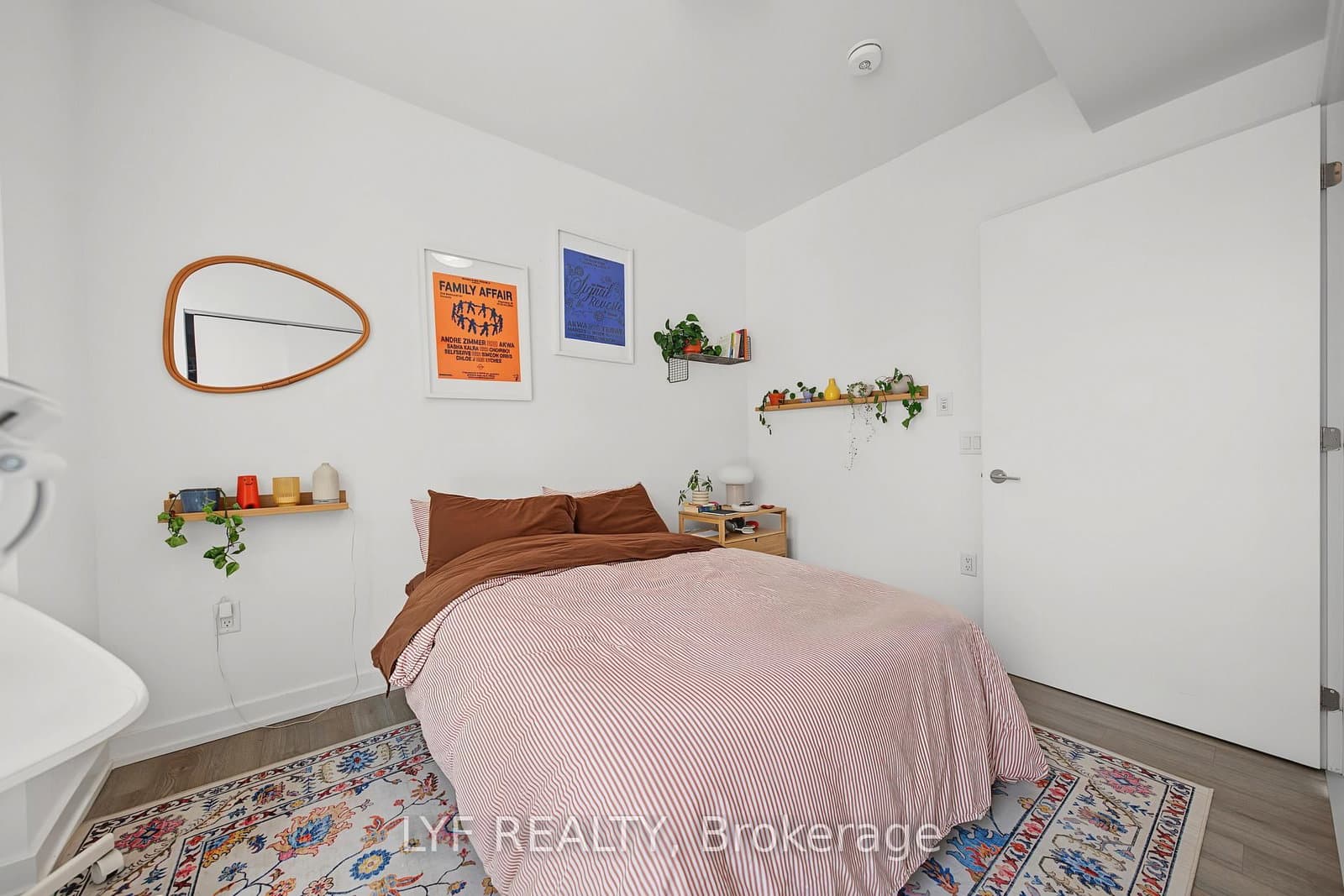 357 King Street W, Unit 2403 thumbnail 25