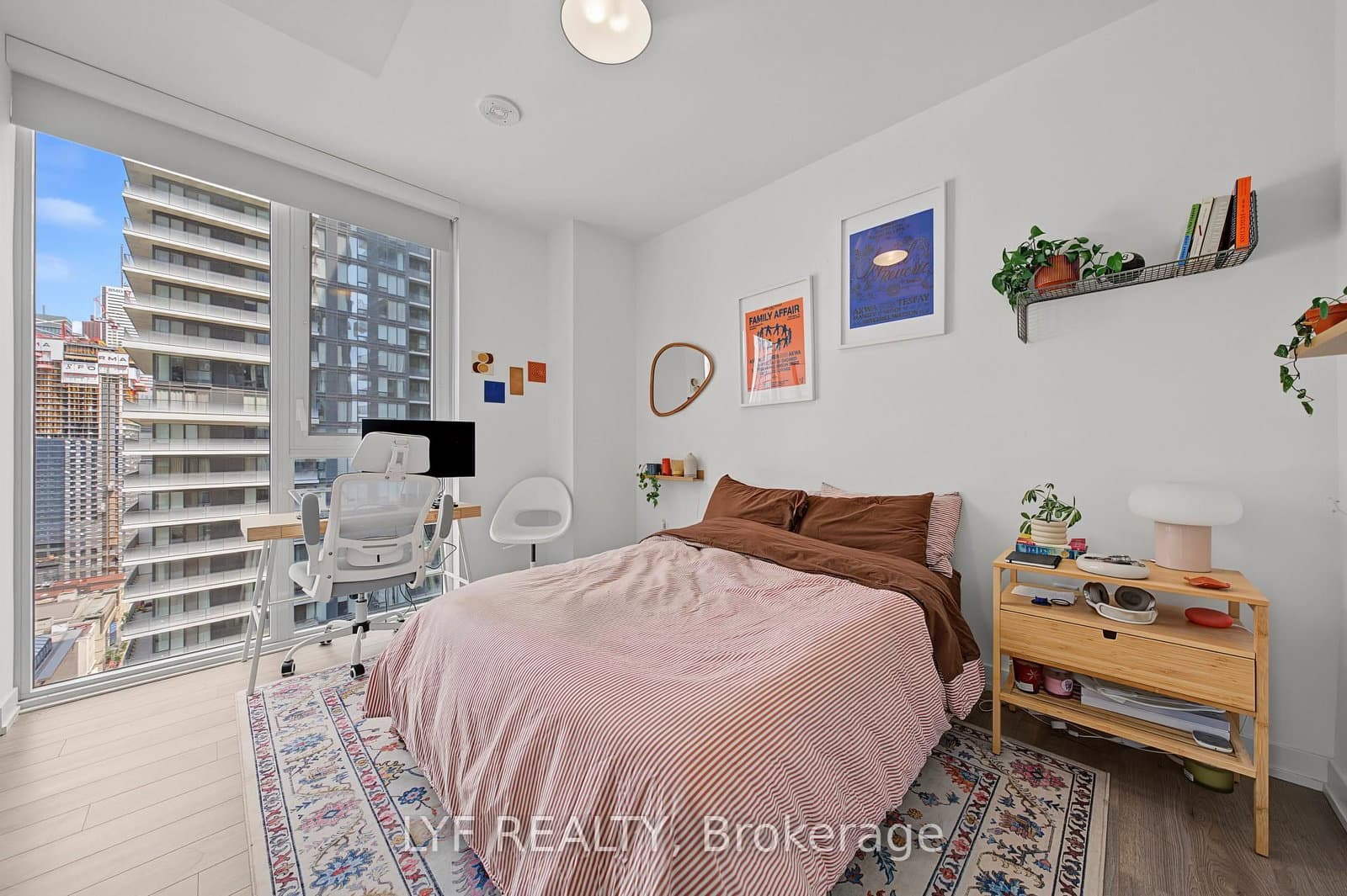 357 King Street W, Unit 2403 thumbnail 26