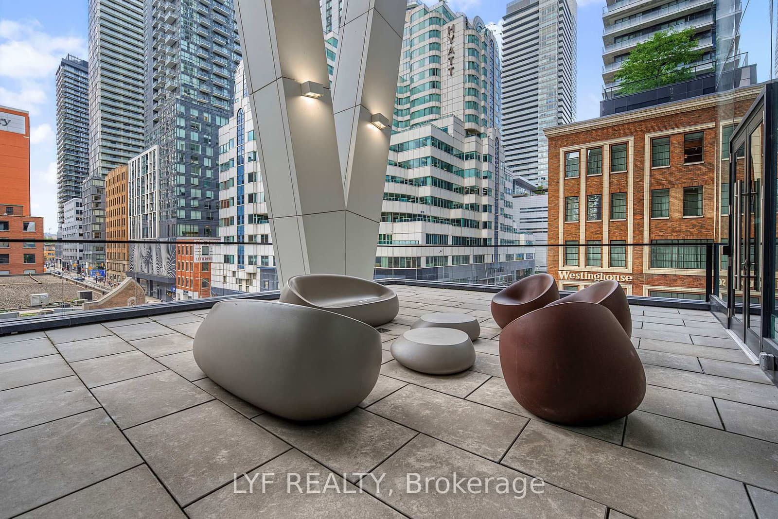 357 King Street W, Unit 2403 thumbnail 31