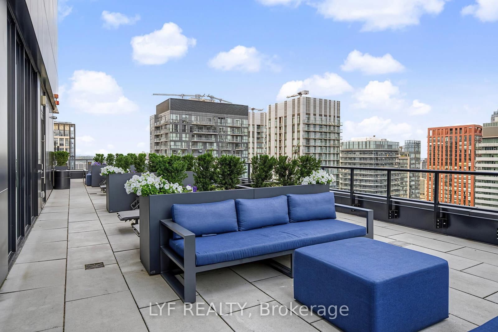357 King Street W, Unit 2403 thumbnail 37