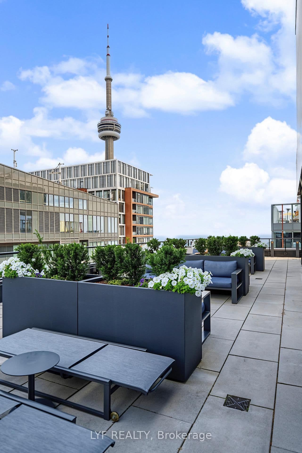 357 King Street W, Unit 2403 thumbnail 39