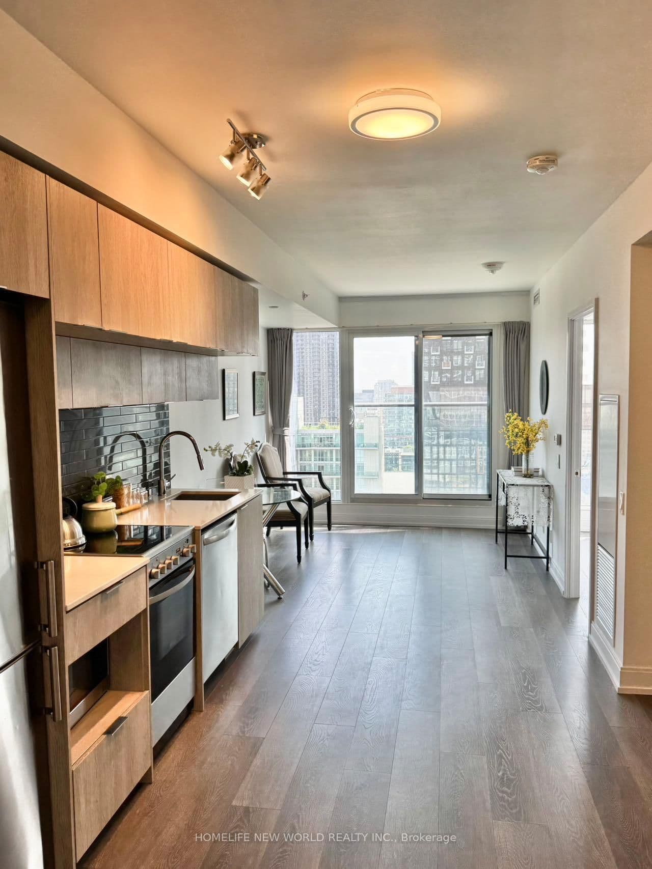 181 Dundas Street E, Unit 1806 thumbnail 2
