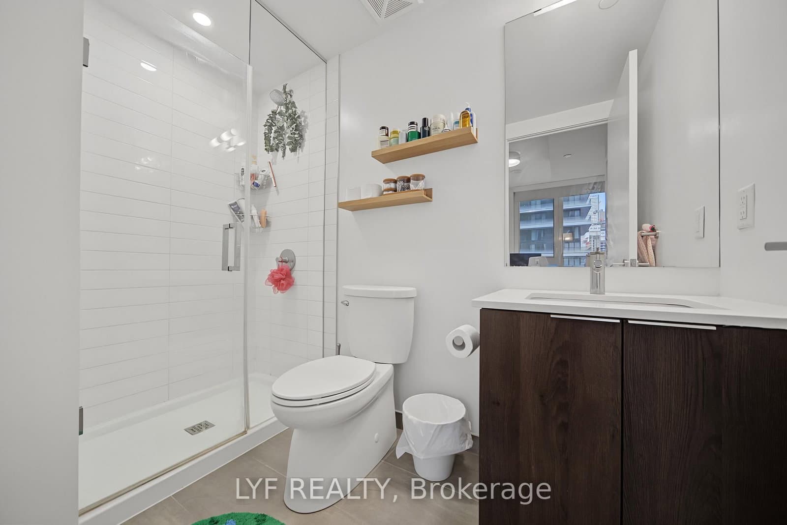 357 King Street W, Unit 2403 thumbnail 28