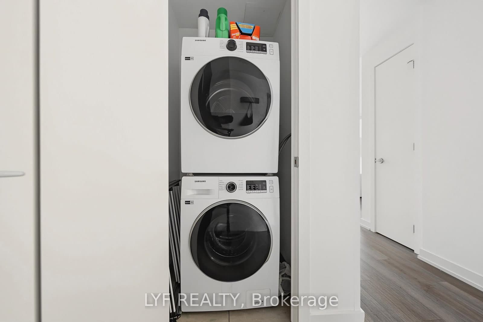 357 King Street W, Unit 2403 thumbnail 30