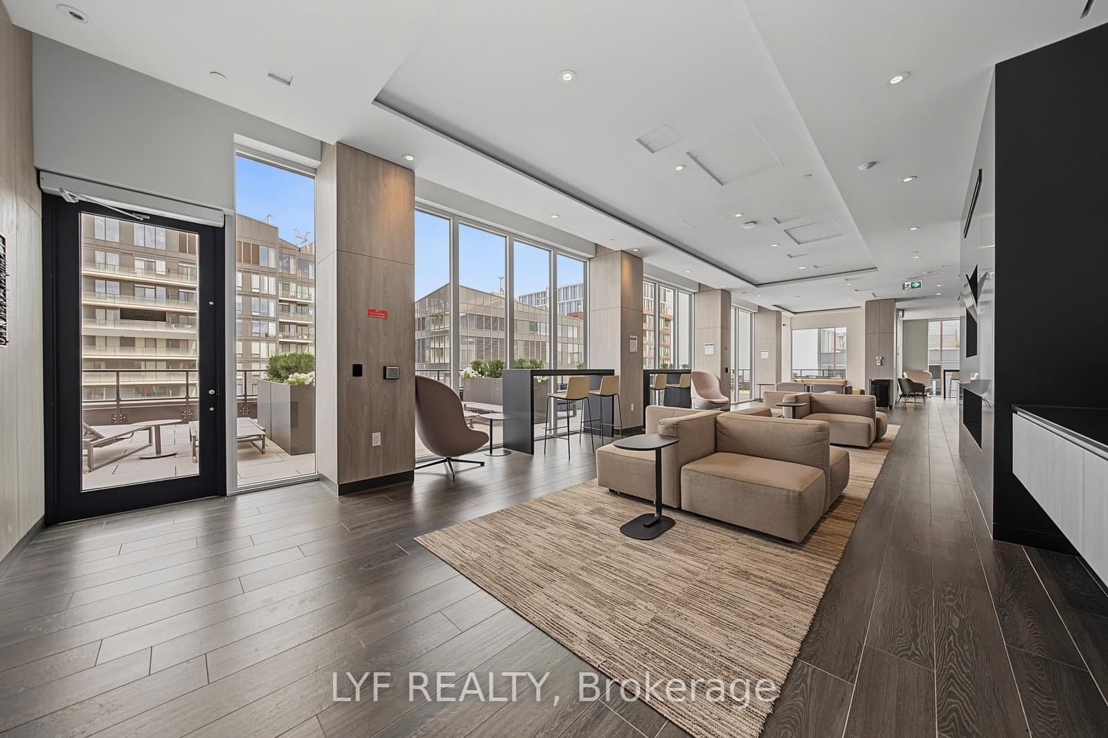 357 King Street W, Unit 2403 thumbnail 40