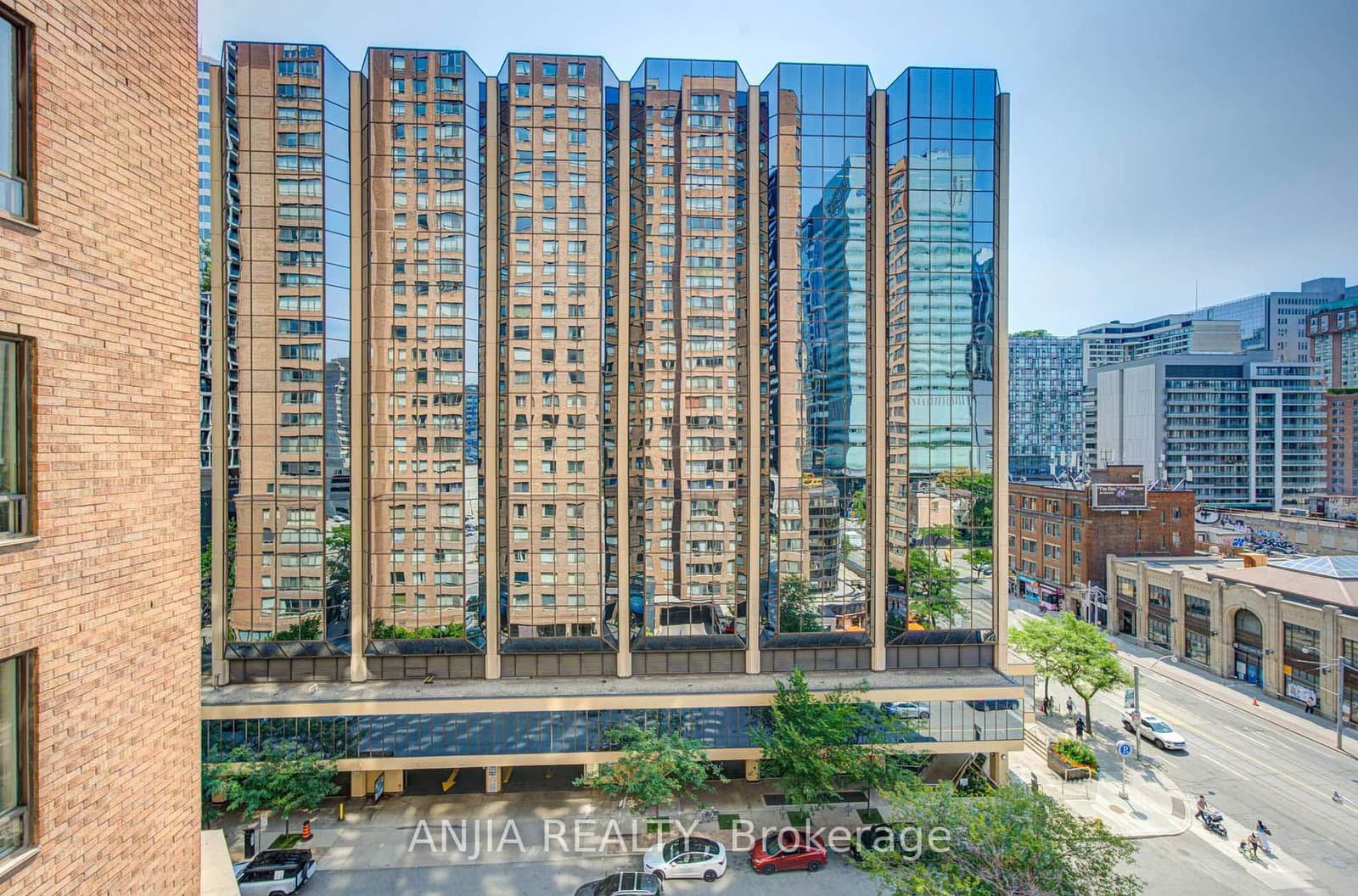633 Bay Street, Unit 912 thumbnail 2