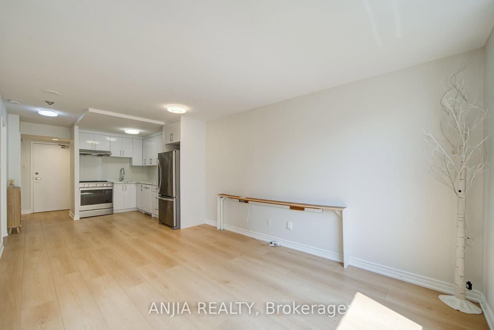 633 Bay Street, Unit 912 thumbnail 20