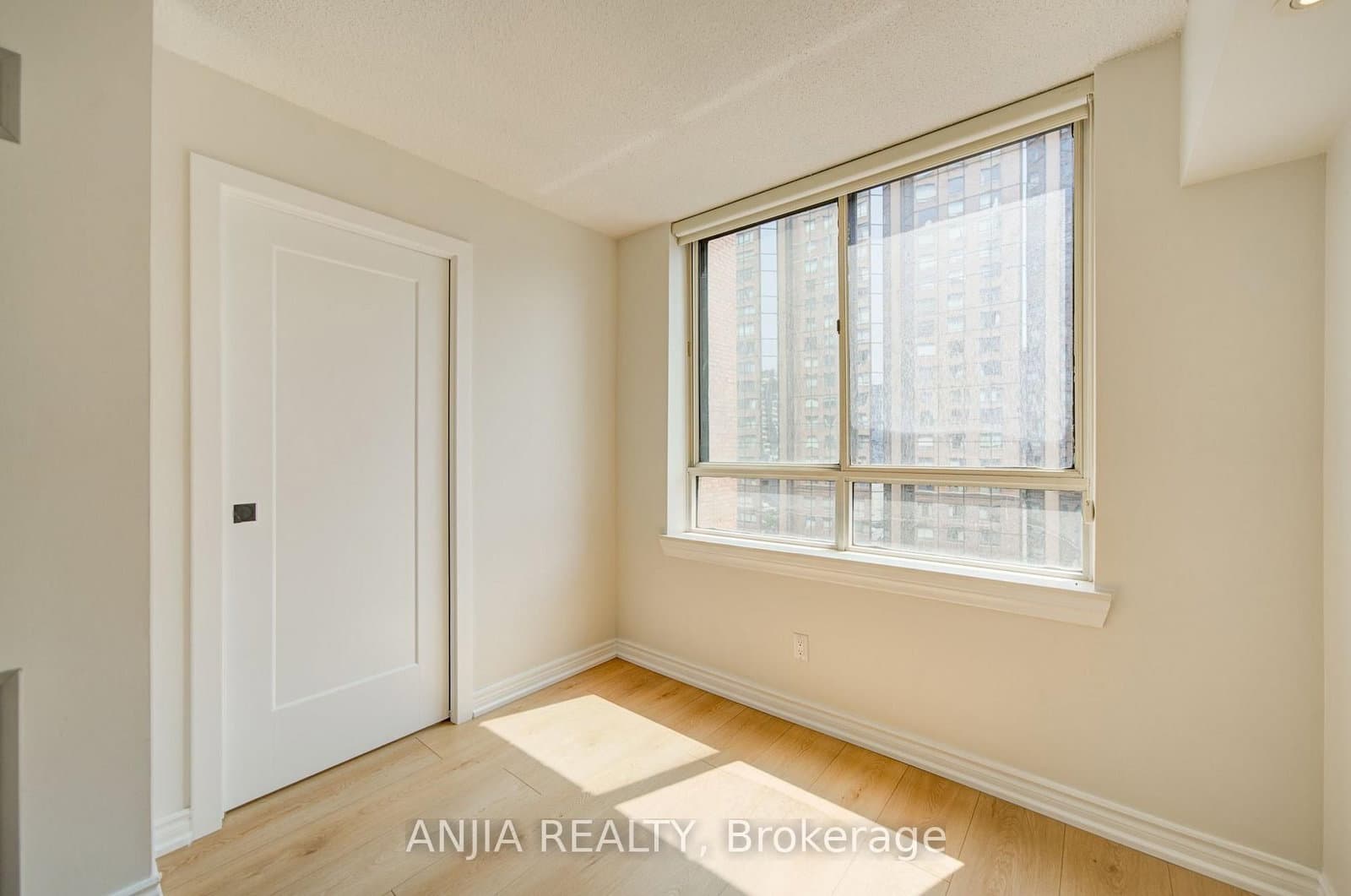 633 Bay Street, Unit 912 thumbnail 33