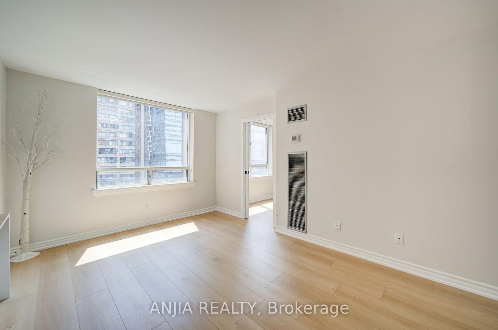 633 Bay Street, Unit 912 thumbnail 34