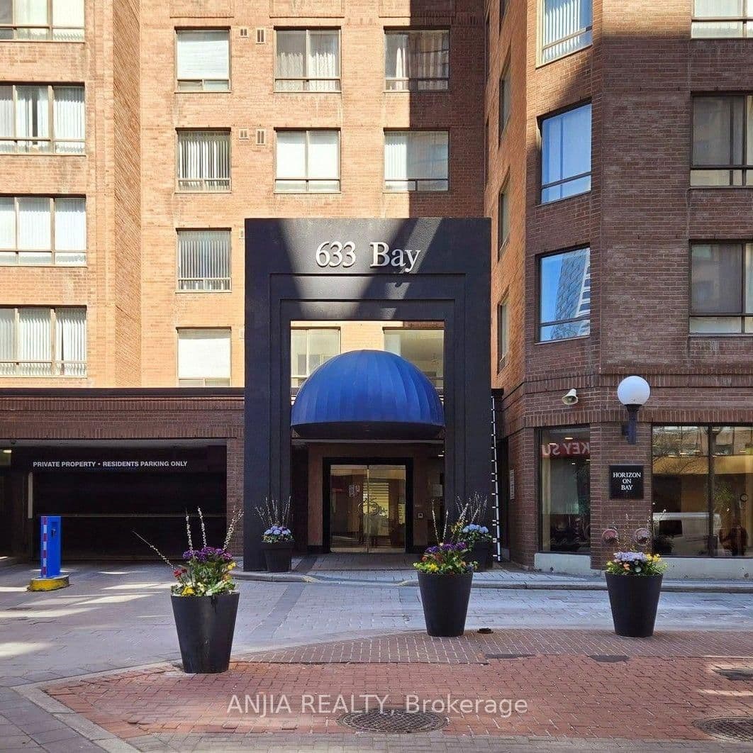 633 Bay Street, Unit 912 thumbnail 4