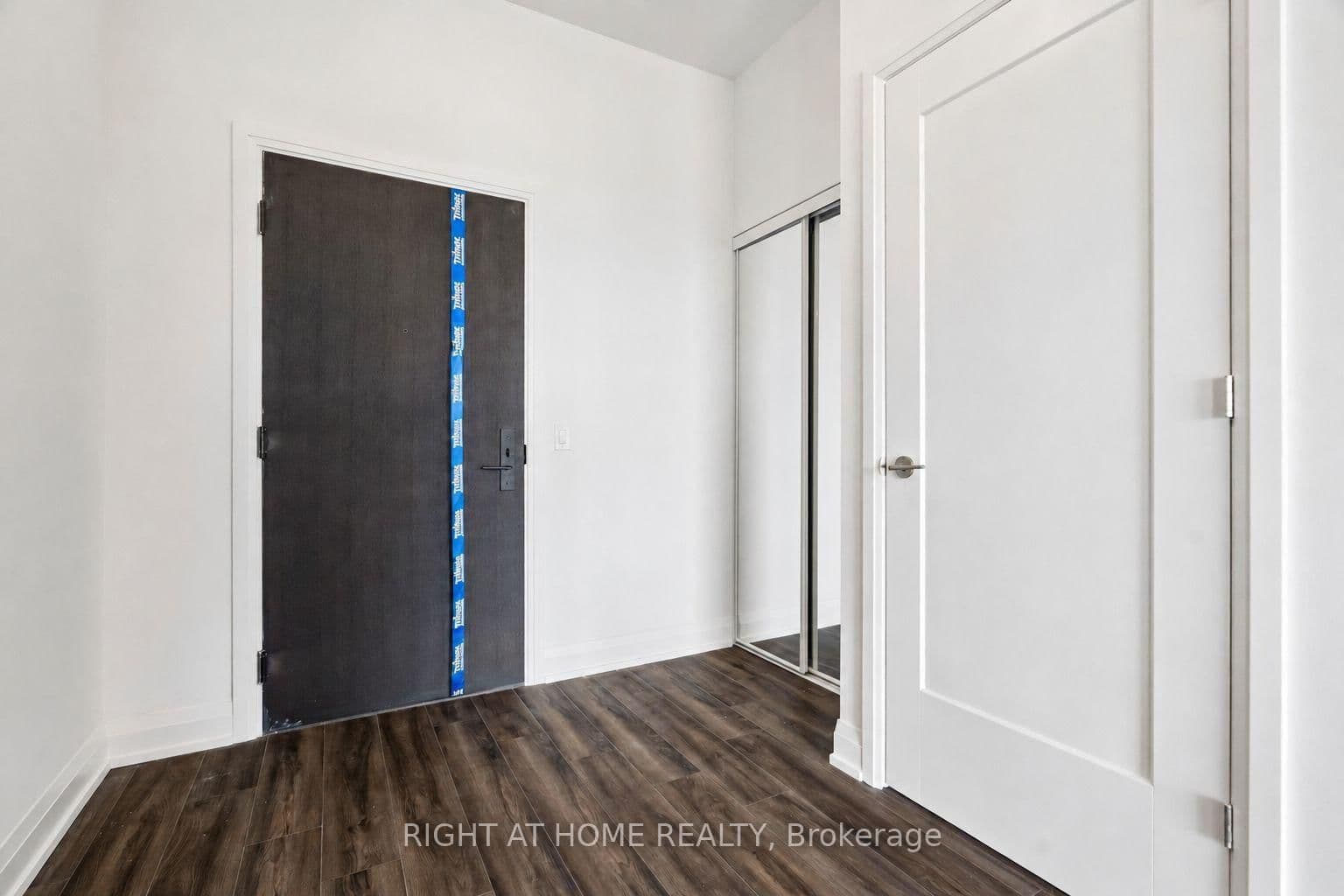 20 Soudan Avenue, Unit PH03 thumbnail 5
