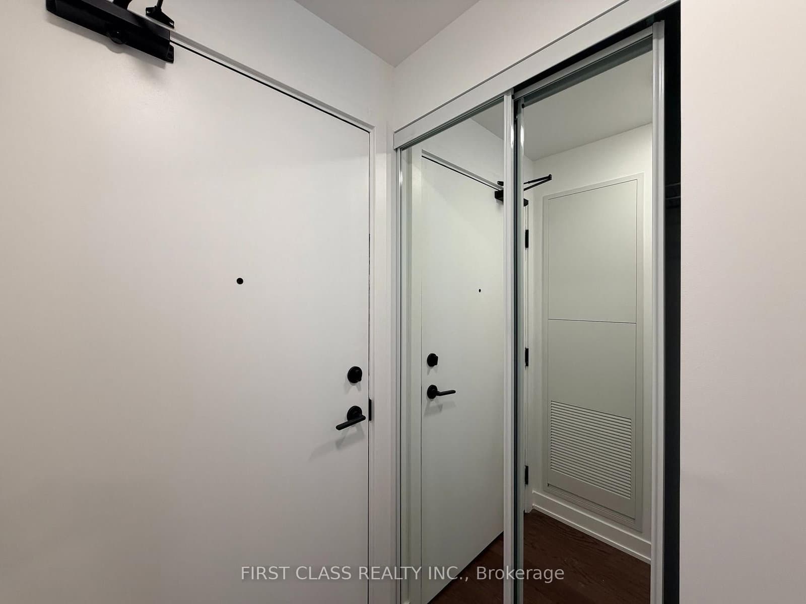 91 Montclair Avenue, Unit 508 thumbnail 8