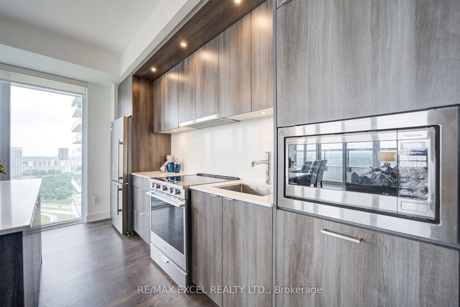20 Inn On The Park Drive, Unit 2331 thumbnail 13