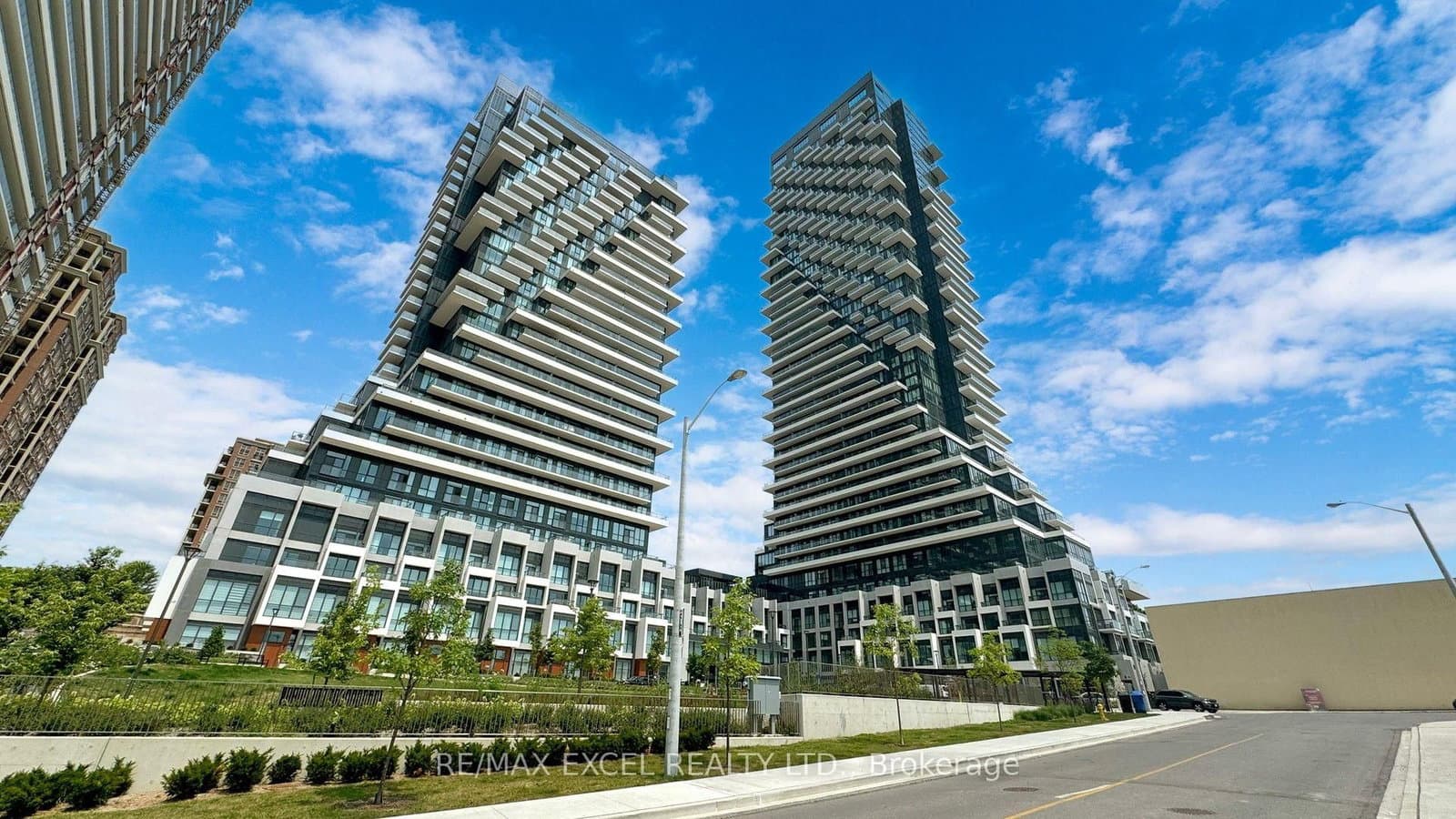 20 Inn On The Park Drive, Unit 2331 thumbnail 2