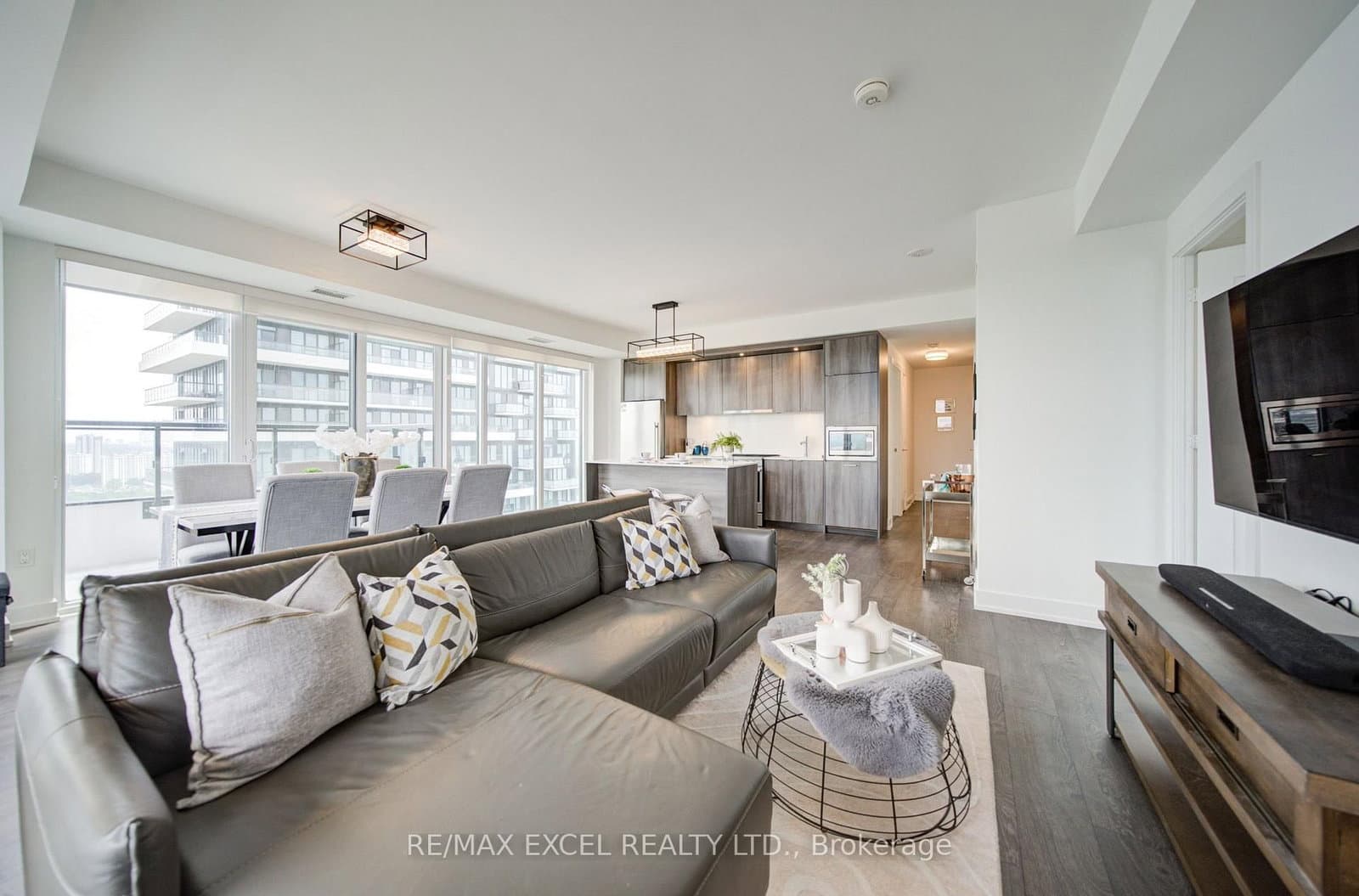 20 Inn On The Park Drive, Unit 2331 thumbnail 23