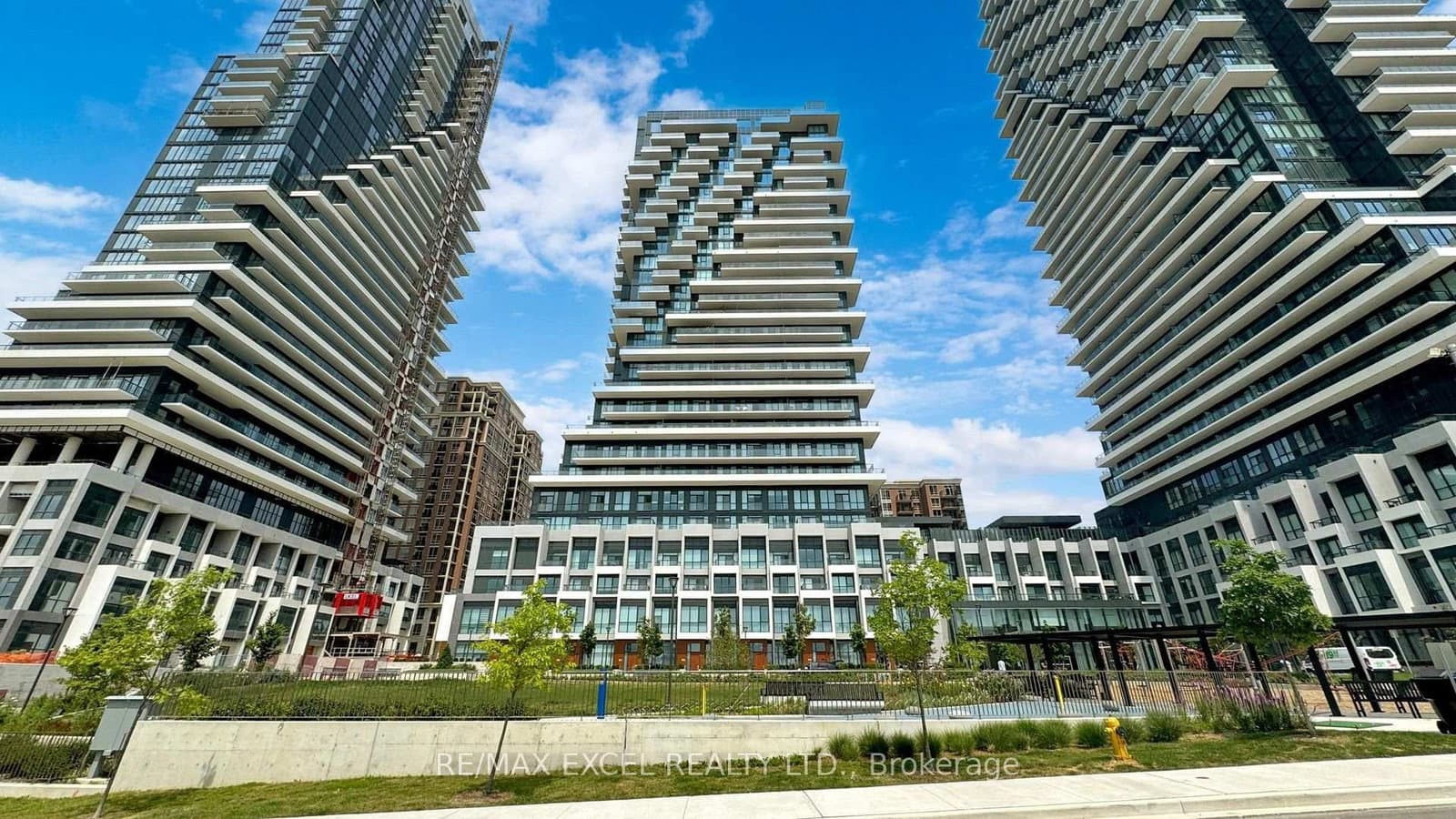 20 Inn On The Park Drive, Unit 2331 thumbnail 3