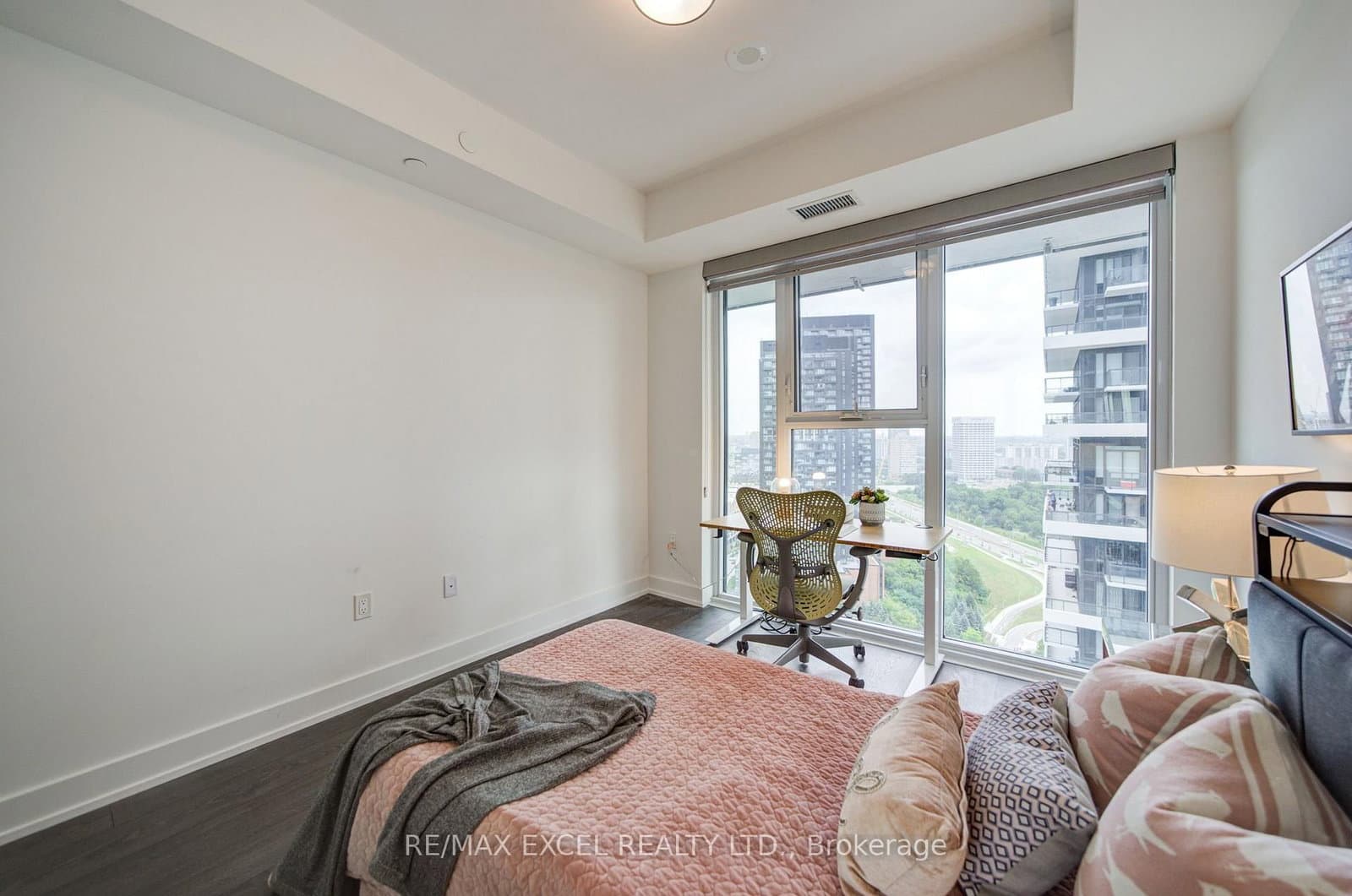 20 Inn On The Park Drive, Unit 2331 thumbnail 34