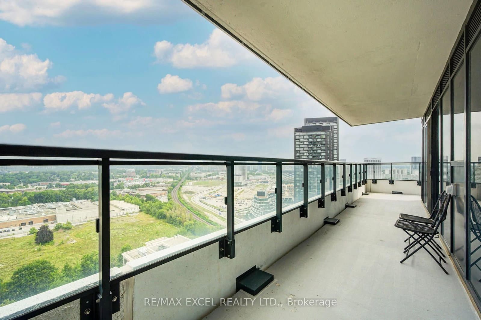 20 Inn On The Park Drive, Unit 2331 thumbnail 36