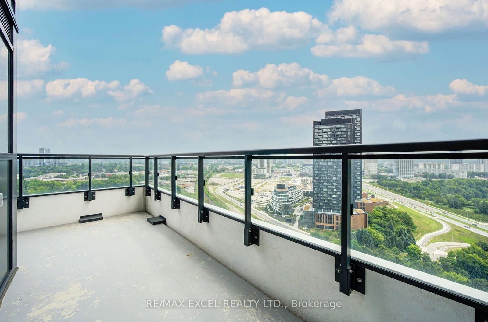 20 Inn On The Park Drive, Unit 2331 thumbnail 39