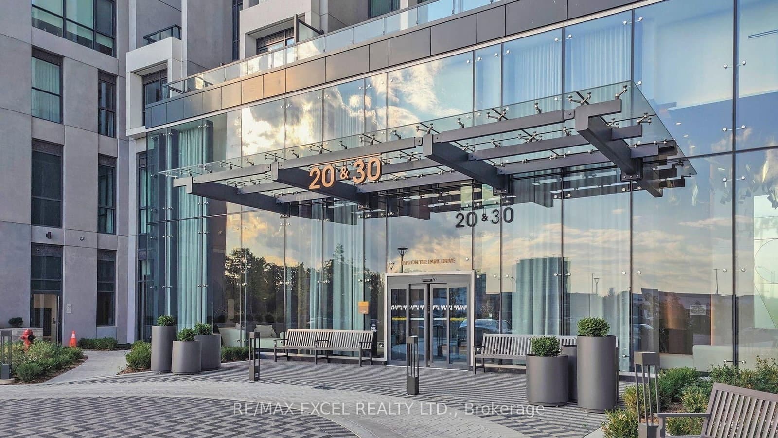 20 Inn On The Park Drive, Unit 2331 thumbnail 4