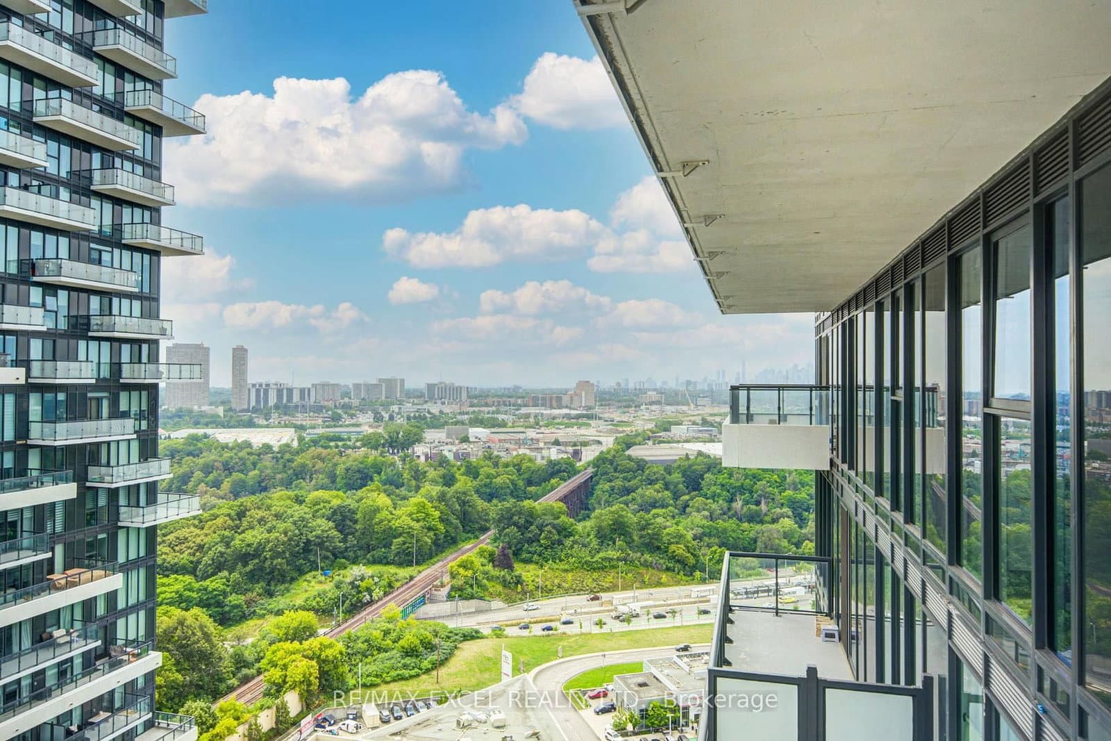 20 Inn On The Park Drive, Unit 2331 thumbnail 43