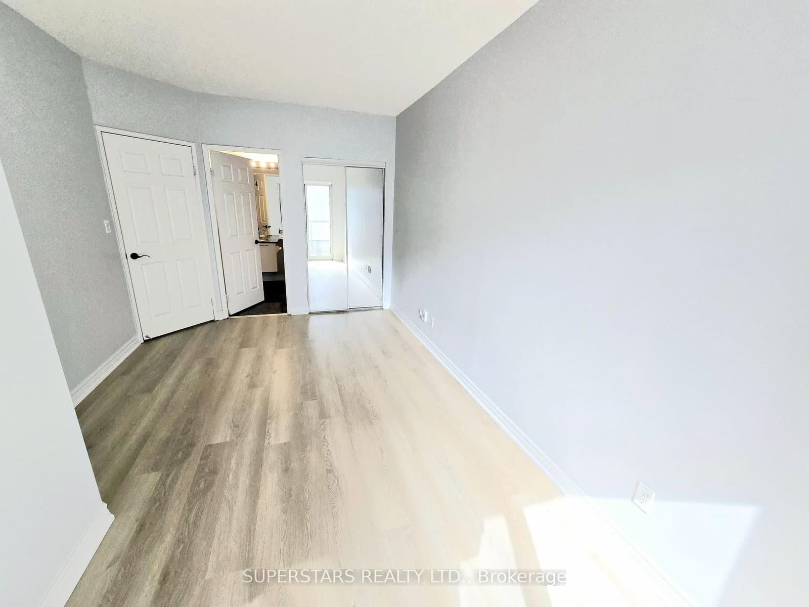 55 Bloor Street E, Unit 1502 thumbnail 11