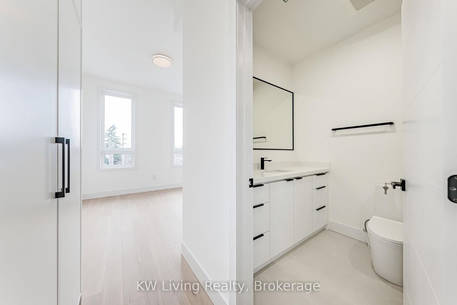 712 Eglinton Avenue E thumbnail 13